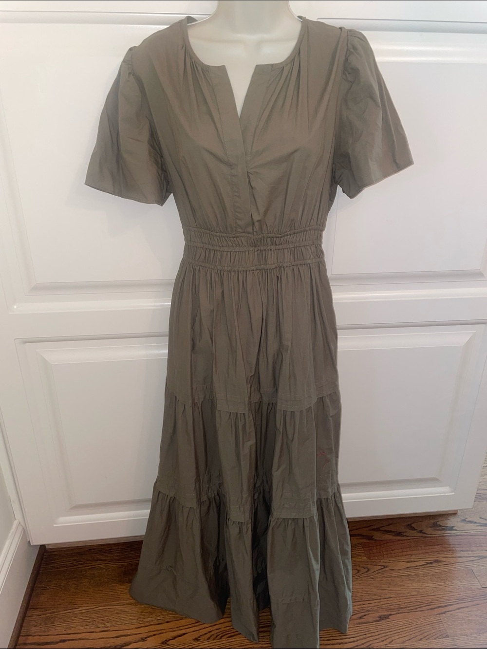 Chelsea & Theodore olive tiered maxi dress sz L